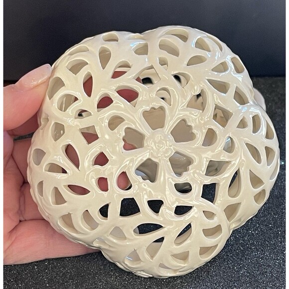 VTG Oleg Cassini White Porcelain Lace Trinket Box W Lid 4.25” Jewelry Potpourri - Picture 4 of 9